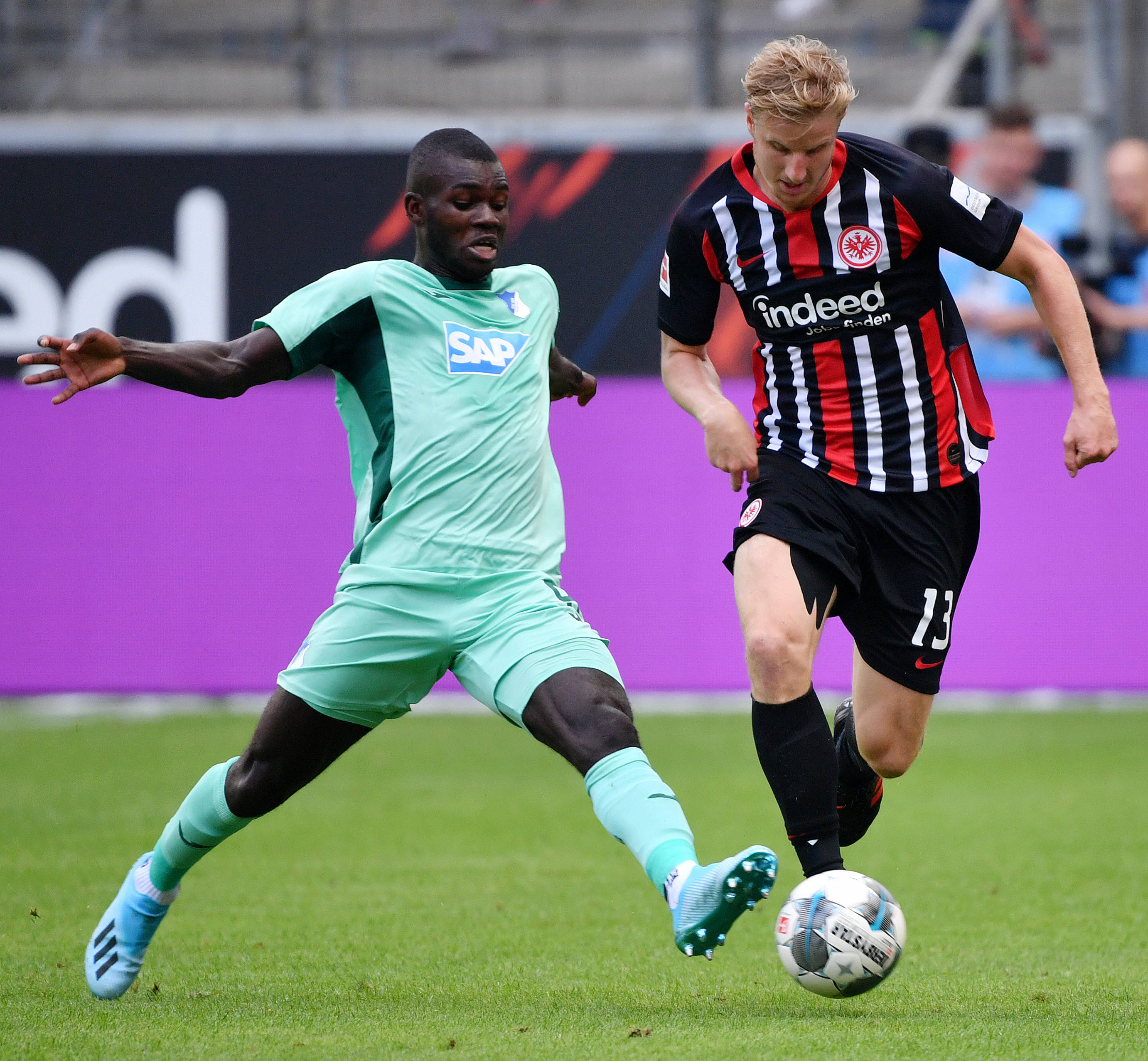 霍芬海姆大比分战胜对手，士气高涨的简单介绍