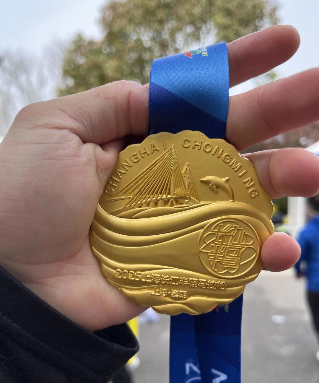 比赛终点站出英雄，选手勇夺金银铜的简单介绍