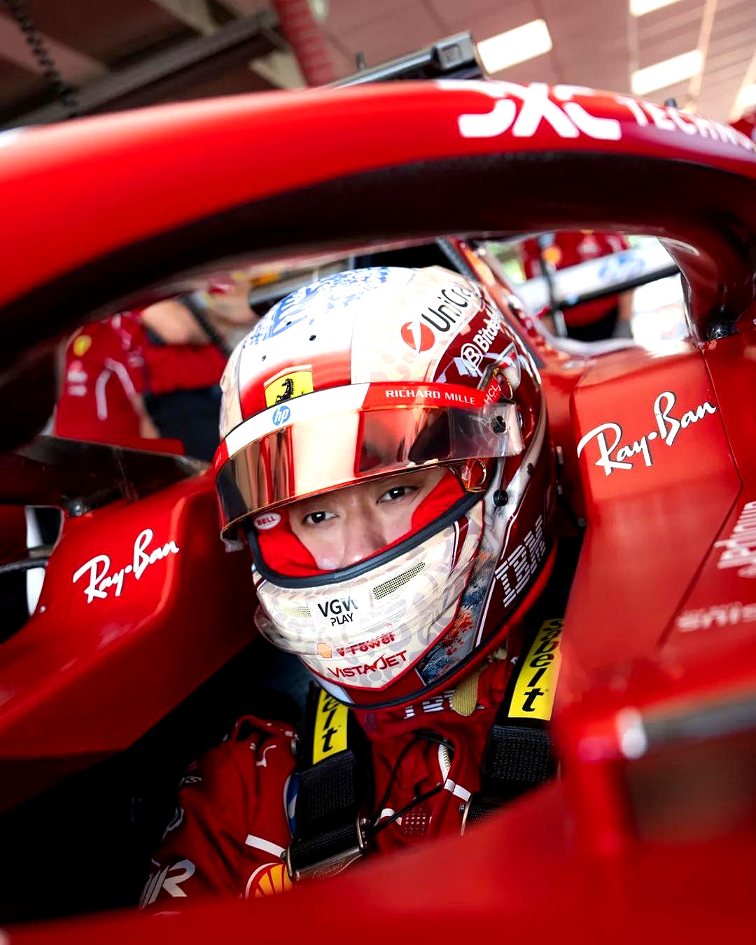 关于红牛车队险胜法拉利，佩雷兹刷新纪录的信息