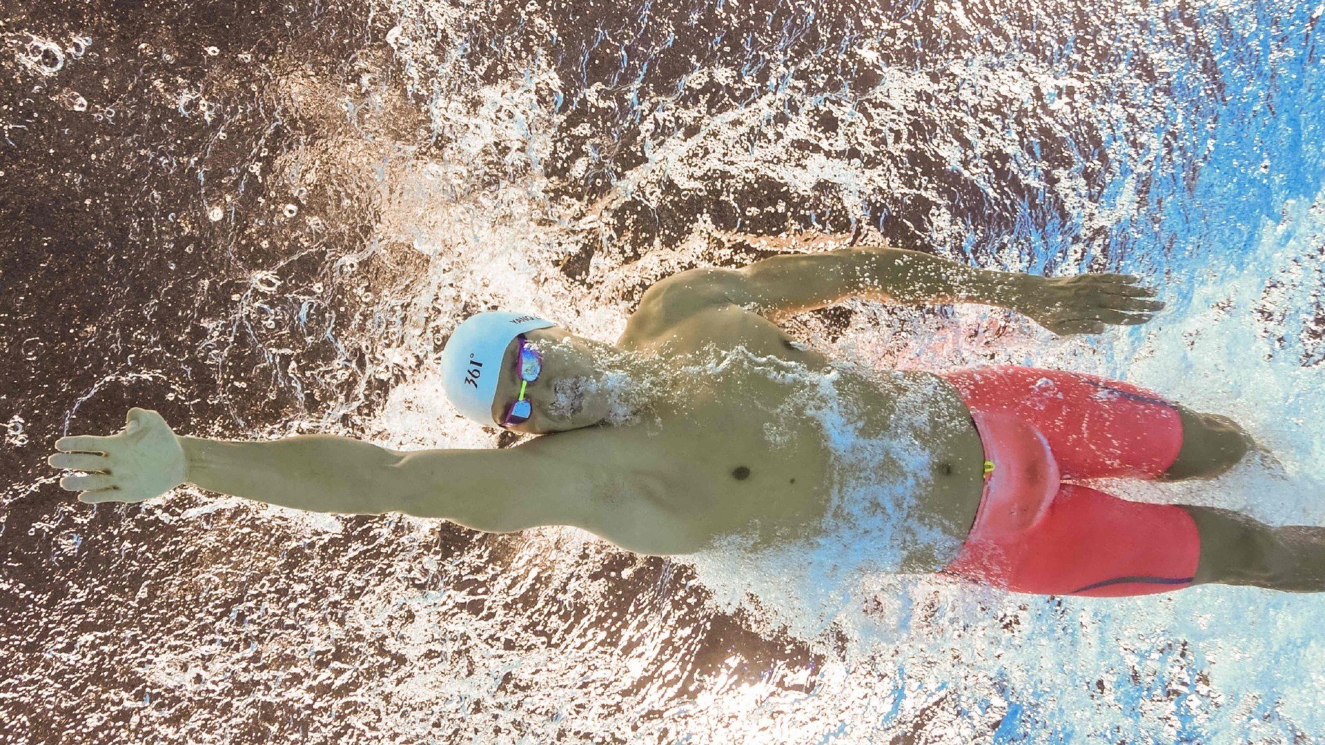 羽坛爆冷夜，马来西亚队横扫日本队，桃田贤斗虽败犹荣点燃赛场